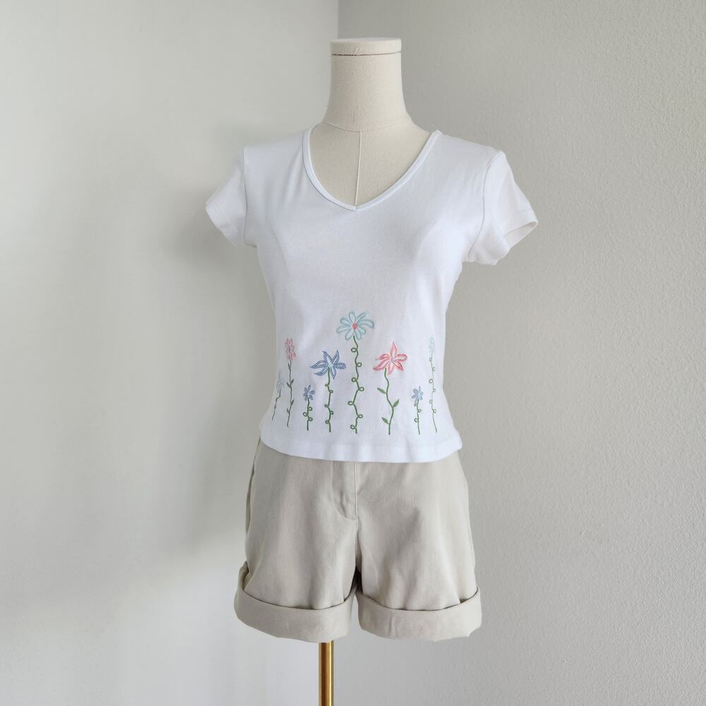 Y2K In Charge White Embroidered Floral Cropped V-Neck T-Shirt Short Sleeve XS